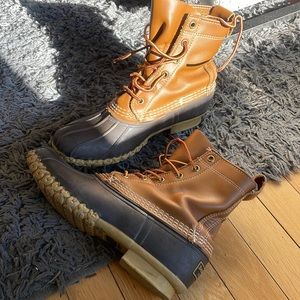 LL BEAN WOMANS SIZE 7 BROWN DUCK BOOT .
